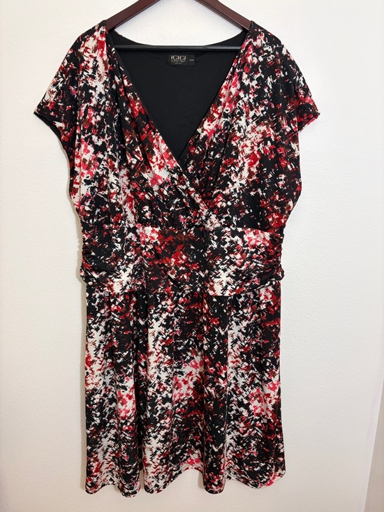 Igigi Dresses & Skirts - IGIGI Red Black White Abstract Print Wrap Dress